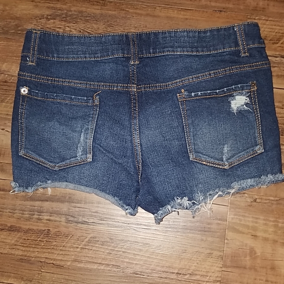 Almost new shortie shorts - Picture 2 of 3